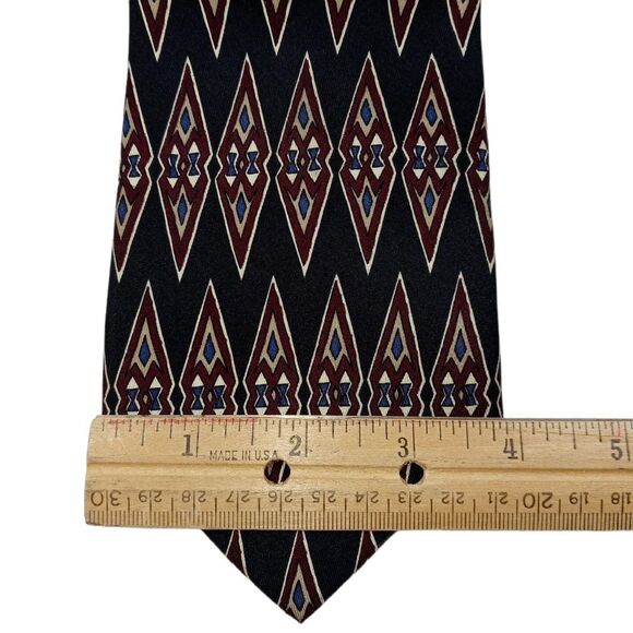 ROUNDTREE & YORKE Black & Burgundy Silk Tie Necktie Diamond 4 X 58 - Picture 2 of 4